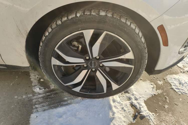 Used SERES SF5 2021 Four-Wheel Drive Freedom Expedition Edition Right Front Wheel Hub