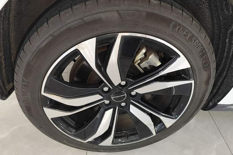 Used SERES SF5 2021 Huawei Smart Selection Four-Wheel Drive Edition Right Rear Wheel Hub