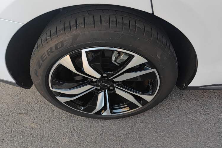 Used SERES SF5 2021 Huawei Smart Selection Four-Wheel Drive Edition Right Rear Wheel Hub