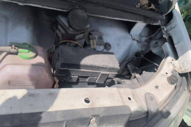 Used Shenzhou DST 5 2019 Pure Electric Van Engine Bay Left