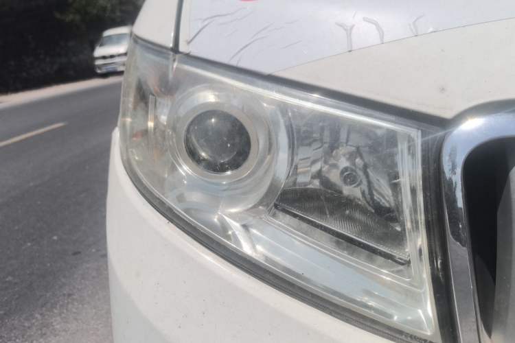 Used Shenzhou DST 5 2019 Pure Electric Van Right Front Headlight