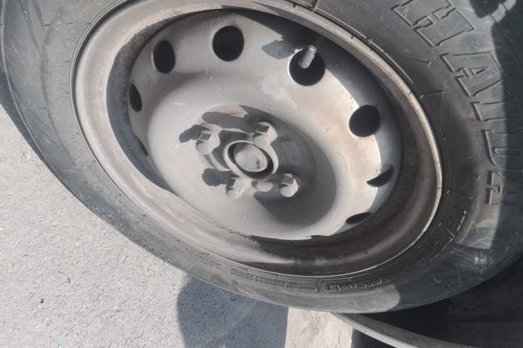 Used Shenzhou DST 5 2019 Pure Electric Van Right Front Wheel Hub