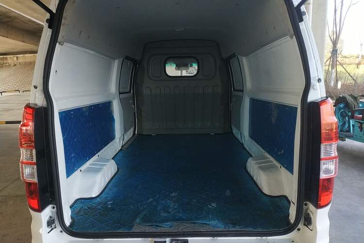 Used Shenzhou DST 5 2020 Pure Electric Van Interior 4