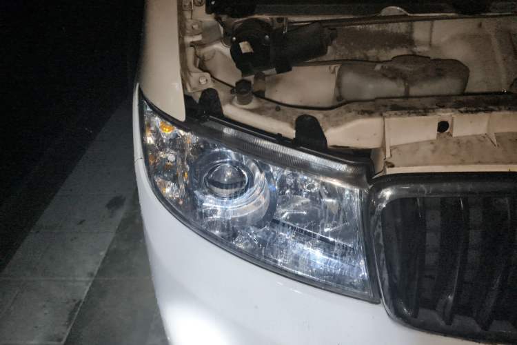 Used Shenzhou DST 5 2020 Pure Electric Van Right Front Headlight