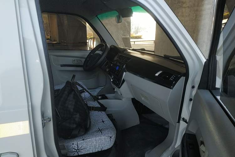 Used Shenzhou DST 5 2020 Pure Electric Van Right Front Seat