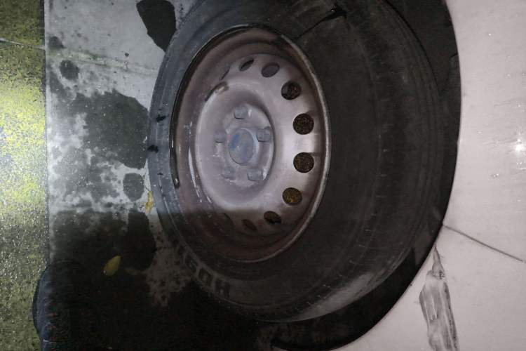 Used Shenzhou DST 5 2020 Pure Electric Van Right Front Wheel Hub
