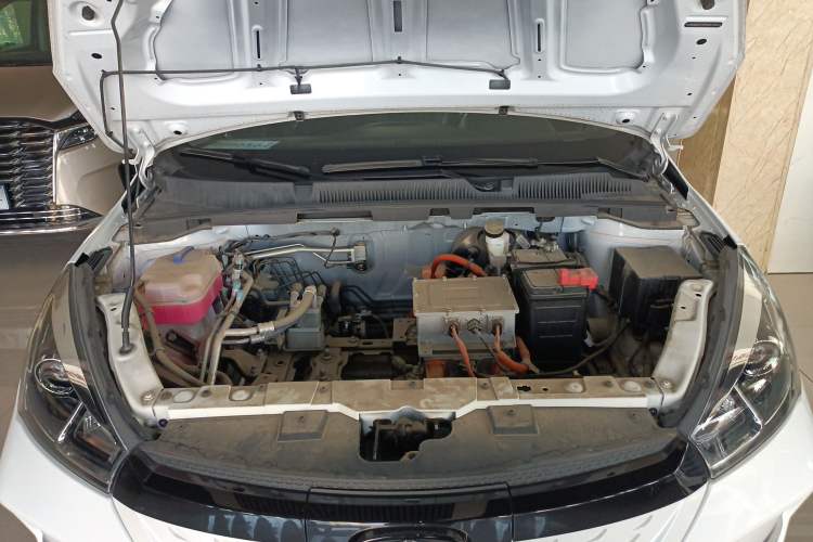 Used SINOGOLD Junxing 2023 Standard Model Engine Bay