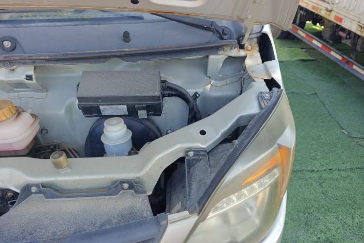 Used Sinotruk BOLDEN  Engine Bay Left