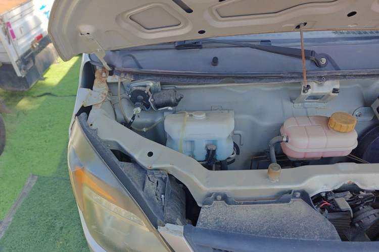 Used Sinotruk BOLDEN  Engine Bay Right