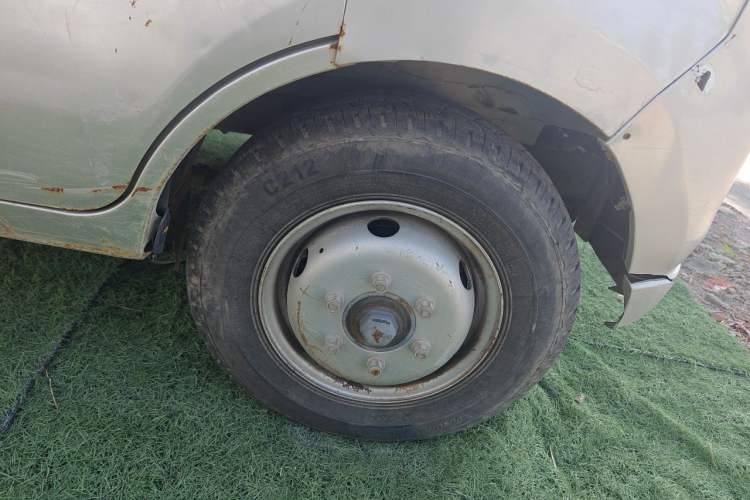 Used Sinotruk BOLDEN  Right Front Wheel Hub