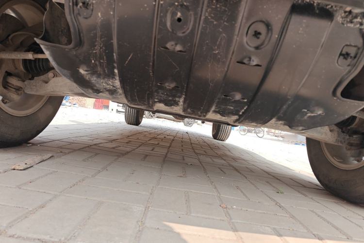 Used Sinotruk BOLDEN 2024 Commercial 2.0T Manual Diesel 4x4 Long Wheelbase Youth Edition Chassis Front