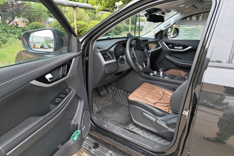 Used Sinotruk BOLDEN 2024 Commercial 2.0T Automatic Diesel 4x4 Long Wheelbase Luxury Edition Driver Seat