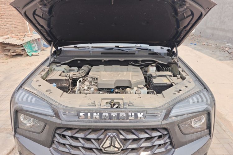 Used Sinotruk BOLDEN 2024 Commercial 2.0T Manual Diesel 4x4 Long Wheelbase Youth Edition Engine Bay