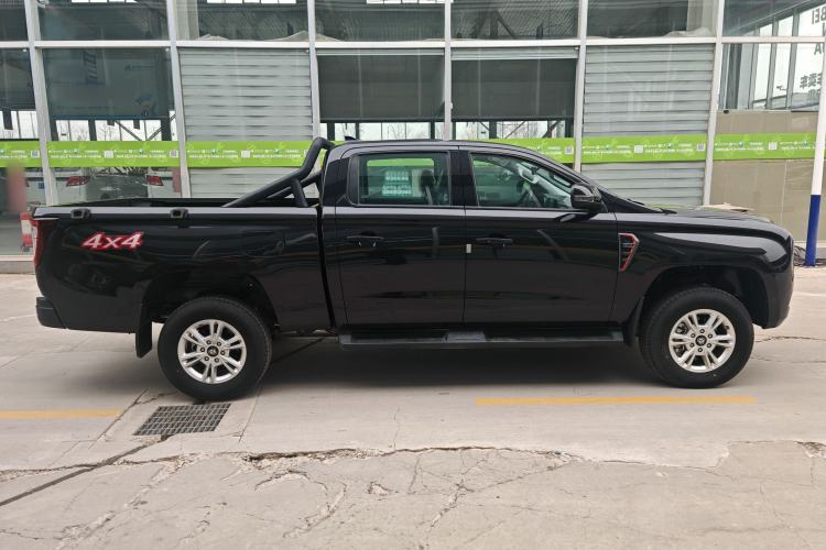Used Sinotruk BOLDEN 2024 Commercial 2.0T Manual Diesel 4x4 Long Wheelbase Youth Edition Exterior 2