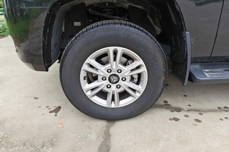 Used Sinotruk BOLDEN 2024 Commercial 2.0T Automatic Diesel 4x4 Long Wheelbase Luxury Edition Left Front Wheel Hub