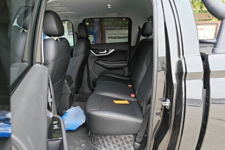 Used Sinotruk BOLDEN 2024 Commercial 2.0T Automatic Diesel 4x4 Long Wheelbase Luxury Edition Left Rear Seat