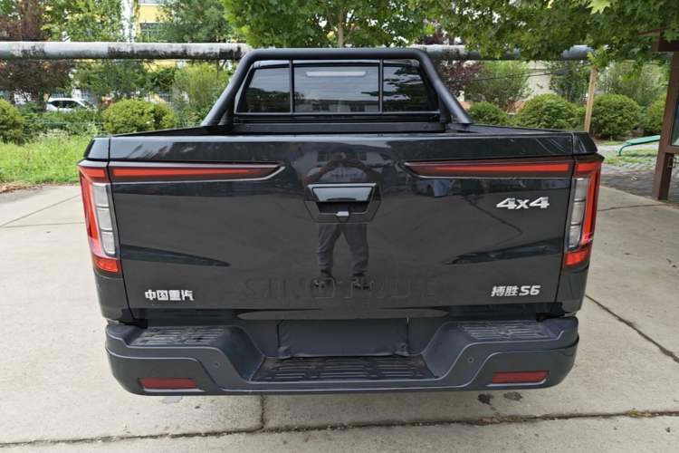 Used Sinotruk BOLDEN 2024 Commercial 2.0T Automatic Diesel 4x4 Long Wheelbase Luxury Edition Rear