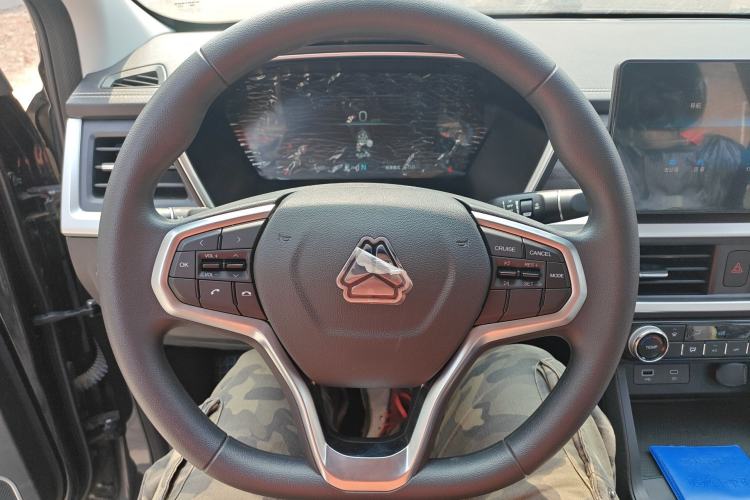 Used Sinotruk BOLDEN 2024 Commercial 2.0T Manual Diesel 4x4 Long Wheelbase Youth Edition Steering Wheel