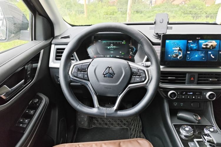 Used Sinotruk BOLDEN 2024 Commercial 2.0T Automatic Diesel 4x4 Long Wheelbase Luxury Edition Steering Wheel