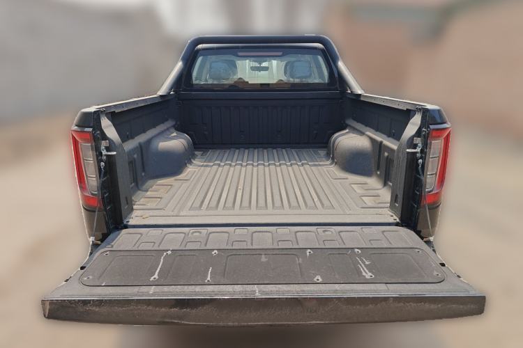 Used Sinotruk BOLDEN 2024 Commercial 2.0T Manual Diesel 4x4 Long Wheelbase Youth Edition Trunk