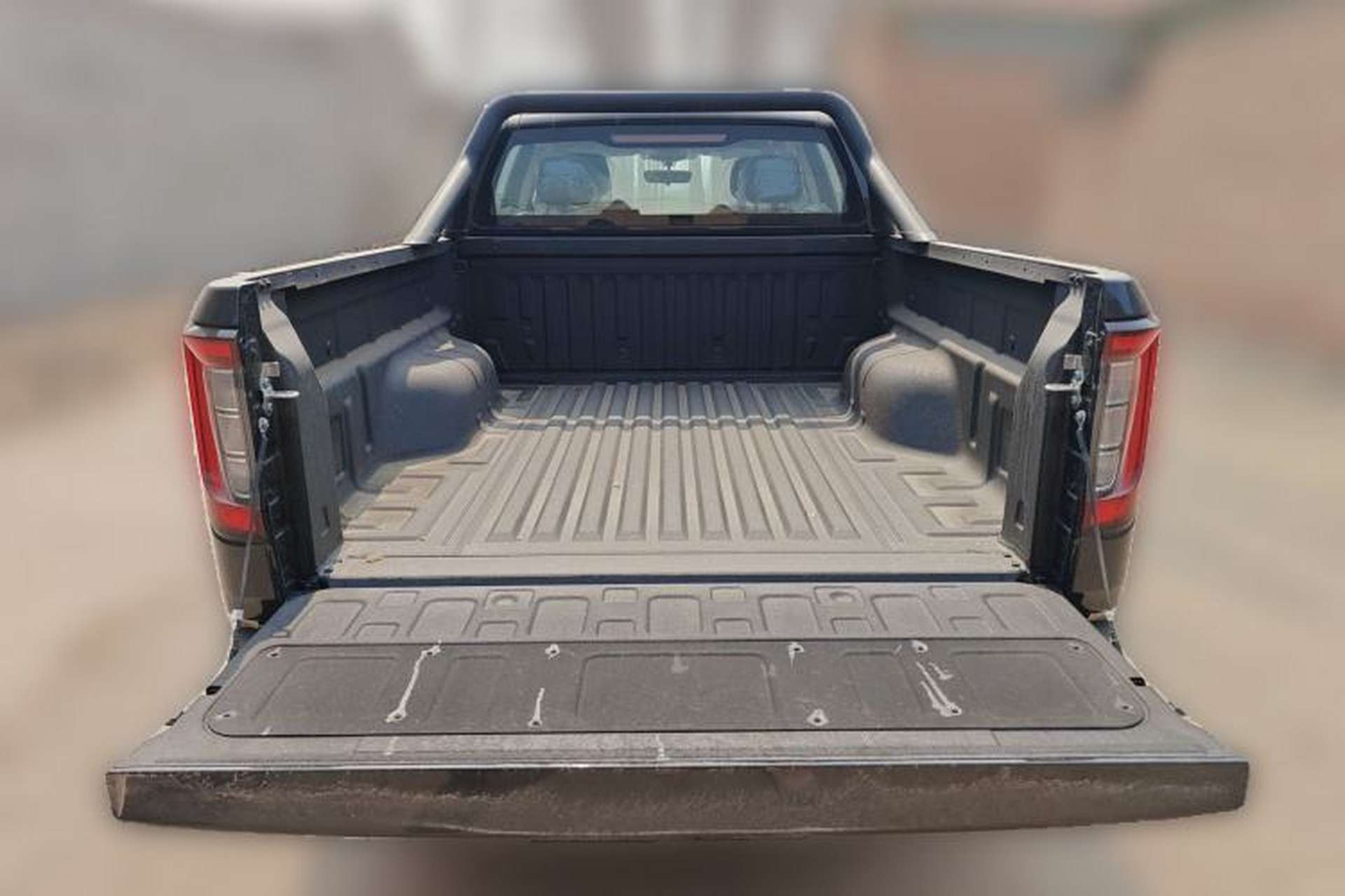 Used Sinotruk BOLDEN 2024 Commercial 2.0T Manual Diesel 4x4 Long Wheelbase Youth Edition Trunk