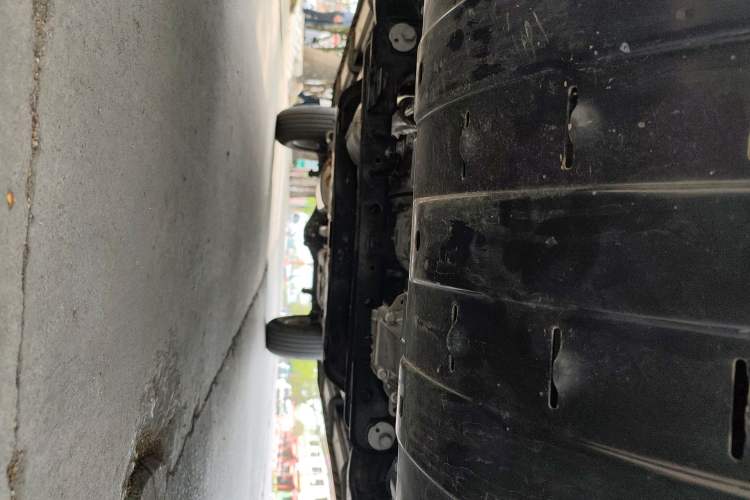 Used Sinotruk BOLDEN 2024 Commercial 2.0T Manual Diesel 4x4 Long Wheelbase Youth Edition Chassis Front