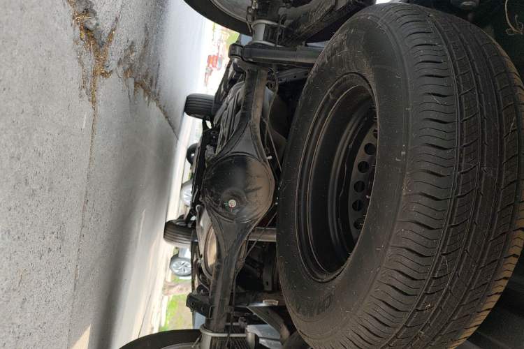 Used Sinotruk BOLDEN 2024 Commercial 2.0T Manual Diesel 4x4 Long Wheelbase Youth Edition Chassis Rear