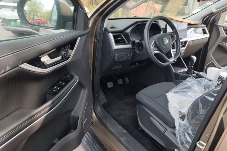 Used Sinotruk BOLDEN 2024 Commercial 2.0T Manual Diesel 4x4 Long Wheelbase Youth Edition Driver Seat