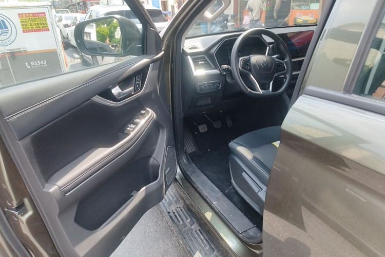 Used Sinotruk BOLDEN 2024 Commercial 2.0T Manual Diesel 4x4 Long Wheelbase Youth Edition Driver Seat