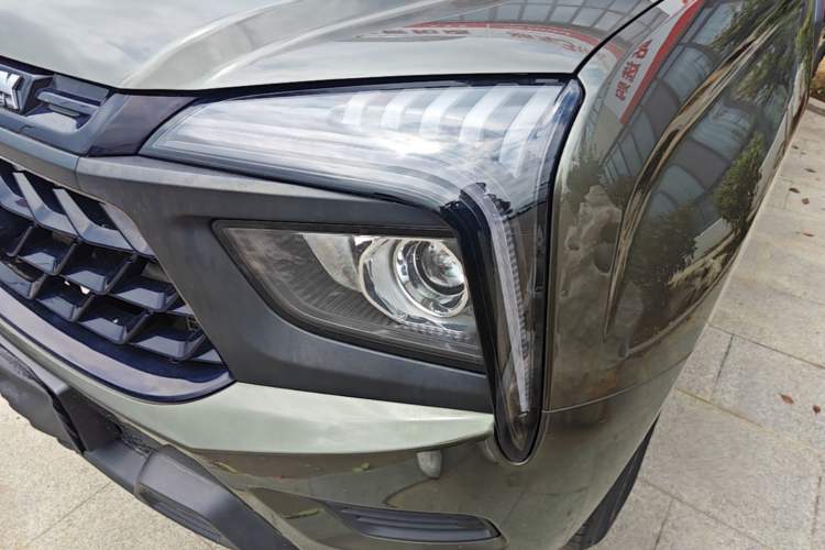 Used Sinotruk BOLDEN 2024 Commercial 2.0T Manual Diesel Two-Wheel Drive Long Wheelbase Entrepreneur Edition Left Front Headlight
