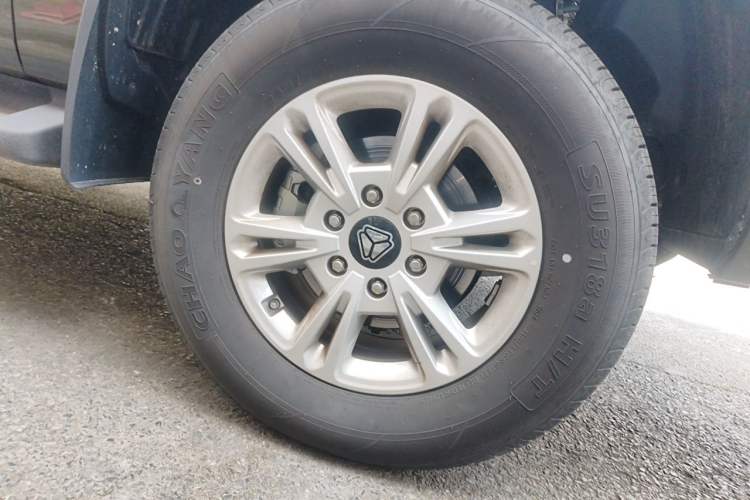 Used Sinotruk BOLDEN 2024 Commercial 2.0T Manual Diesel 4x4 Long Wheelbase Youth Edition Right Front Wheel Hub