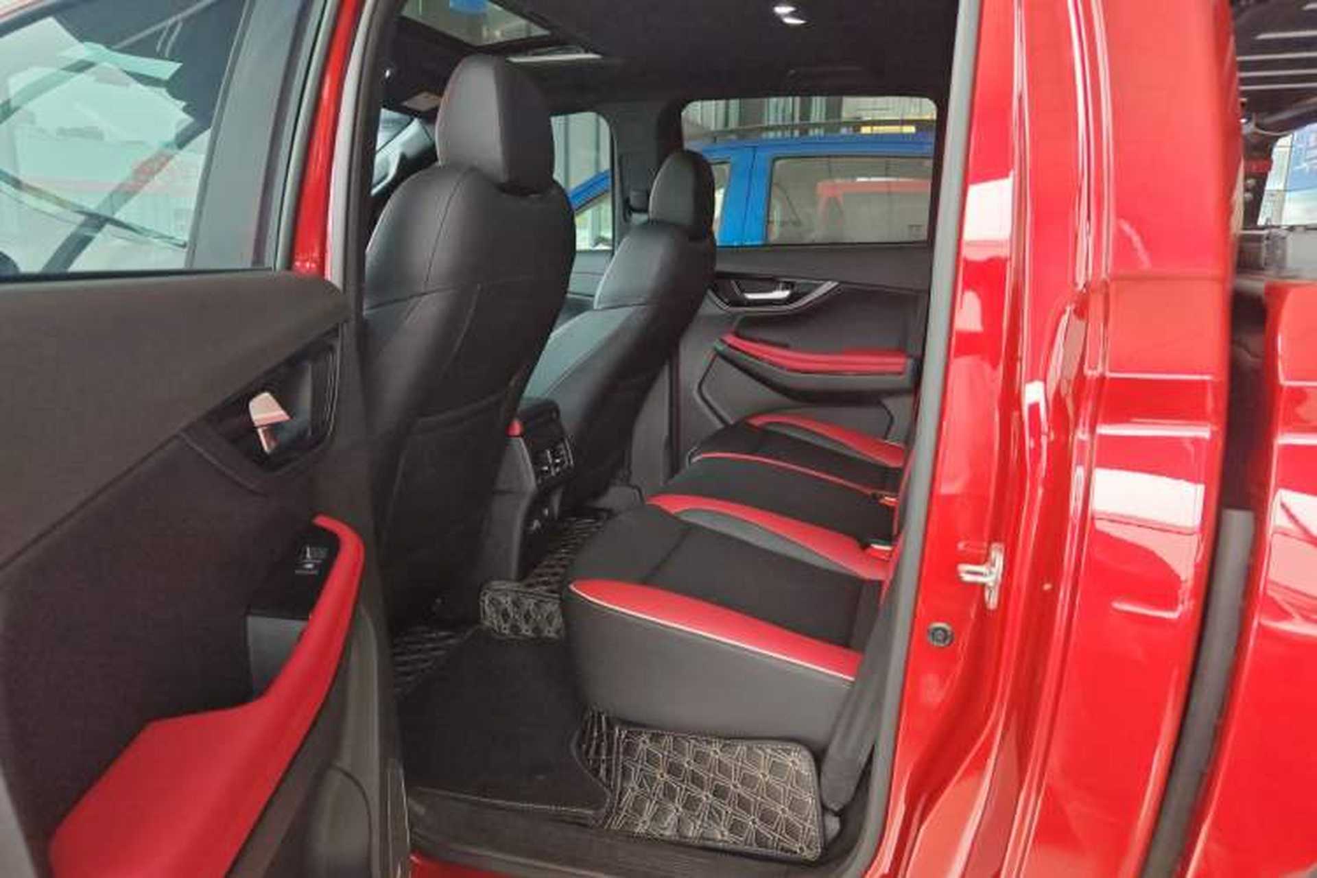 Used Sinotruk BOLDEN 2024 Off-Road 2.0T Automatic Diesel 4x4 Standard Wheelbase Professional Edition Interior 2