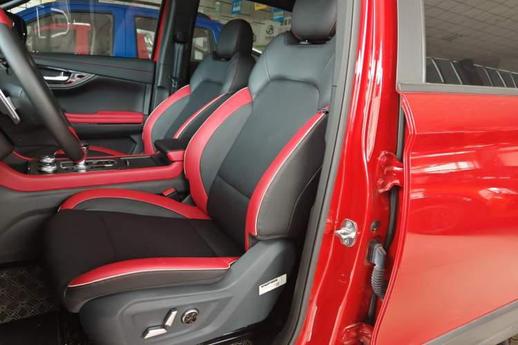 Used Sinotruk BOLDEN 2024 Off-Road 2.0T Automatic Diesel 4x4 Standard Wheelbase Professional Edition Left Front Seat
