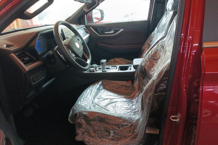 Used Sinotruk BOLDEN 2024 Passenger Version 2.0T Automatic Diesel 4x4 Standard Wheelbase Luxury Edition Left Front Seat