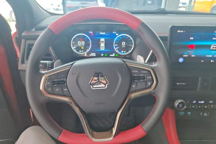 Used Sinotruk BOLDEN 2024 Off-Road 2.0T Automatic Diesel 4x4 Standard Wheelbase Professional Edition Steering Wheel