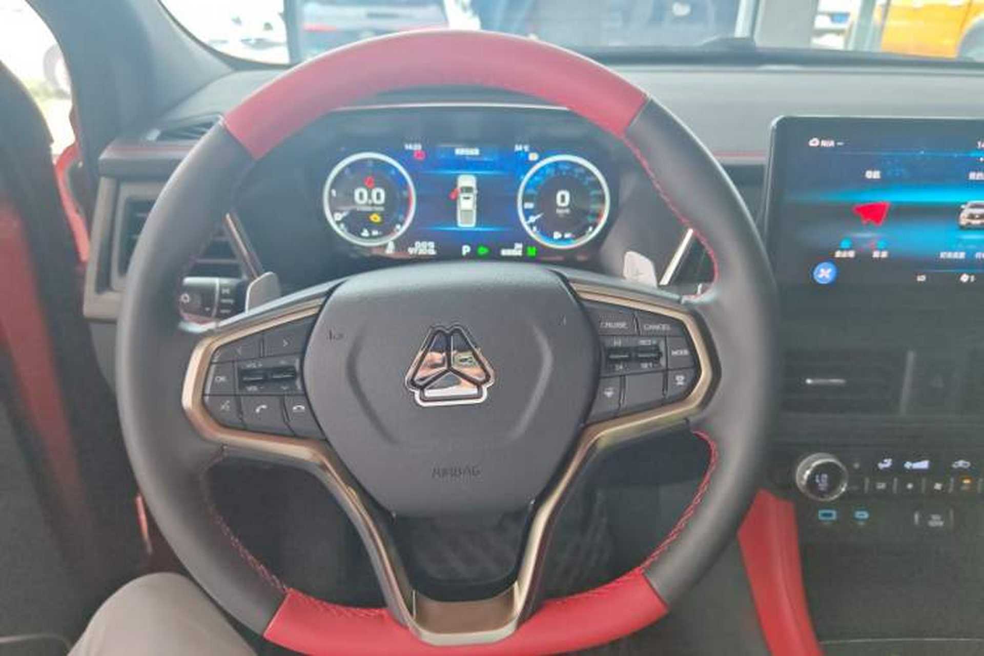 Used Sinotruk BOLDEN 2024 Off-Road 2.0T Automatic Diesel 4x4 Standard Wheelbase Professional Edition Steering Wheel