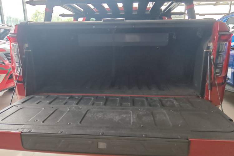 Used Sinotruk BOLDEN 2024 Off-Road 2.0T Automatic Diesel 4x4 Standard Wheelbase Professional Edition Trunk
