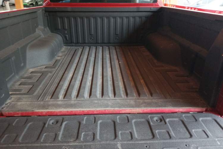 Used Sinotruk BOLDEN 2024 Passenger Version 2.0T Automatic Diesel 4x4 Standard Wheelbase Luxury Edition Trunk