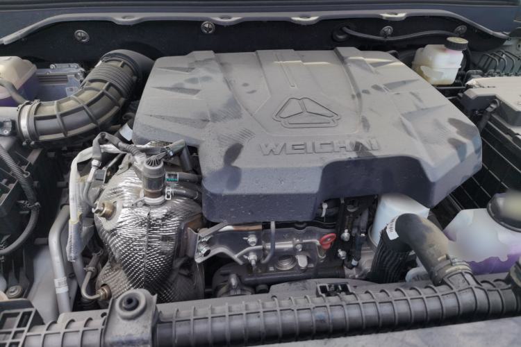 Used Sinotruk BOLDEN 2024 Commercial 2.0T Manual Diesel 4x4 Long Wheelbase Youth Edition Engine Bay