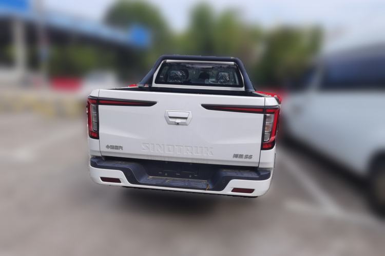 Used Sinotruk BOLDEN 2024 Commercial 2.0T Manual Diesel 4x4 Long Wheelbase Youth Edition Rear