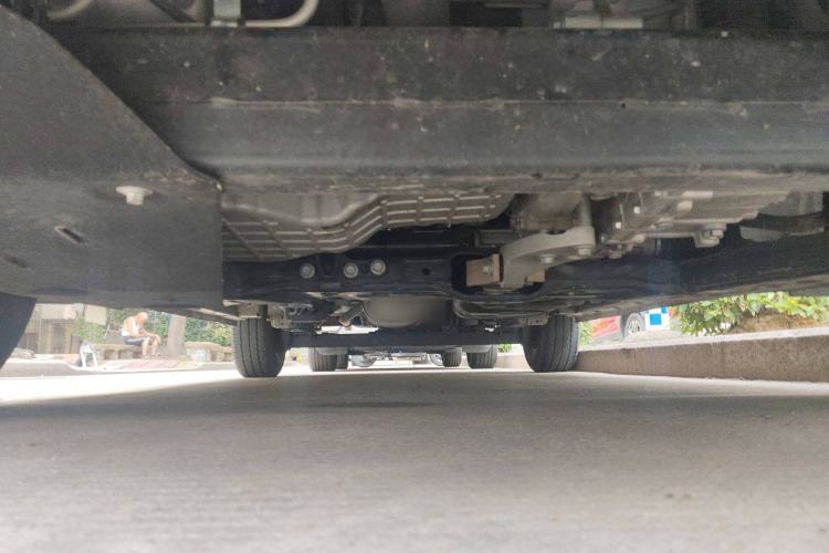 Used Sinotruk Pioneer V 2024 Multi-Function Version 2.0T Automatic Short Wheelbase Mid-Roof Chassis Front