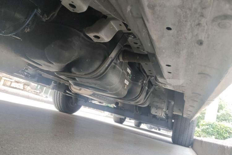 Used Sinotruk Pioneer V 2024 Multi-Function Version 2.0T Automatic Short Wheelbase Mid-Roof Chassis Front Left