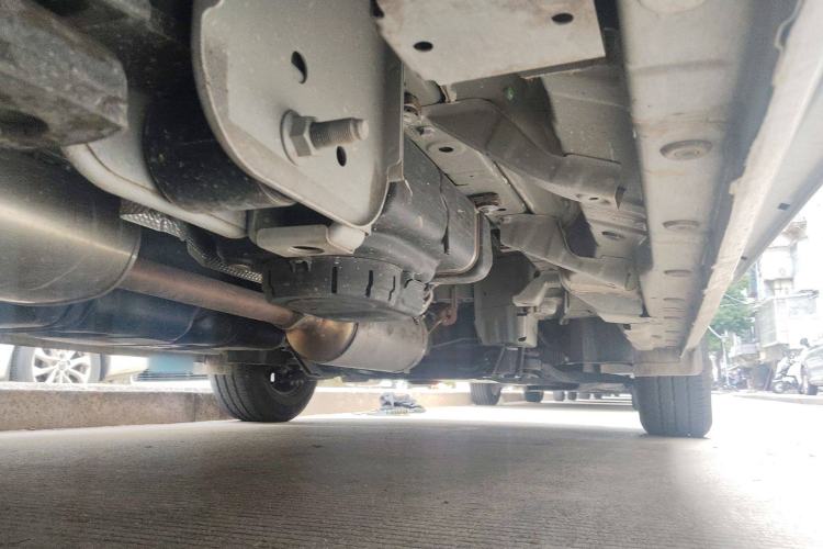 Used Sinotruk Pioneer V 2024 Multi-Function Version 2.0T Automatic Short Wheelbase Mid-Roof Chassis Rear Right