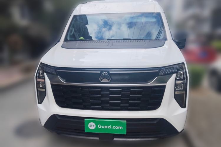Used Sinotruk Pioneer V 2024 Multi-Function Version 2.0T Automatic Short Wheelbase Mid-Roof Front