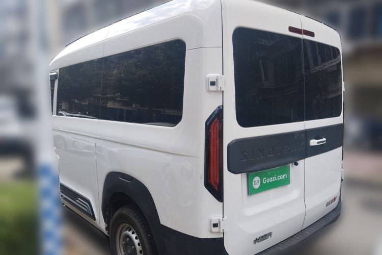 Used Sinotruk Pioneer V 2024 Multi-Function Version 2.0T Automatic Short Wheelbase Mid-Roof Rear Left 45 Deg