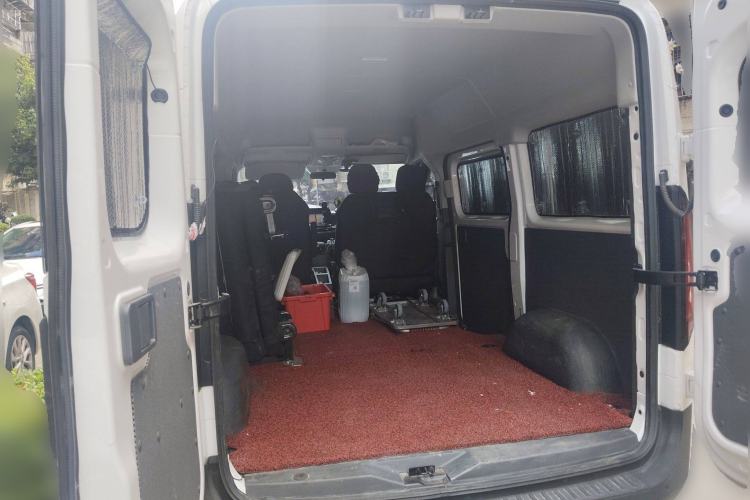 Used Sinotruk Pioneer V 2024 Multi-Function Version 2.0T Automatic Short Wheelbase Mid-Roof Trunk