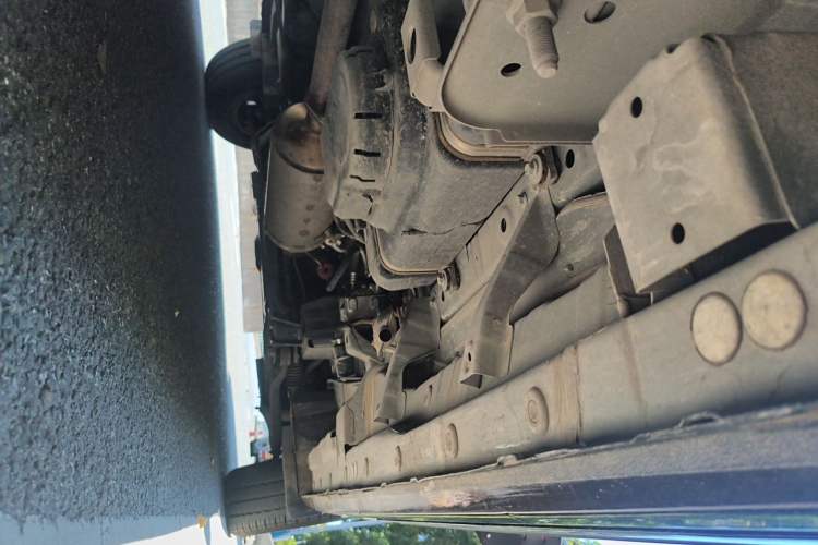 Used Sinotruk Pioneer V 2024 Multi-Function Version 2.0T Automatic Short Wheelbase Low Roof Chassis Rear Right