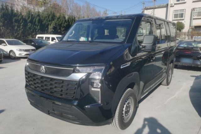 Used Sinotruk Pioneer V 2024 Multi-Function Version 2.0T Automatic Short Wheelbase Low Roof
