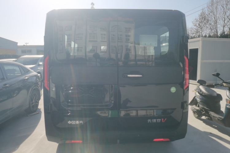 Used Sinotruk Pioneer V 2024 Multi-Function Version 2.0T Automatic Short Wheelbase Low Roof Exterior 4