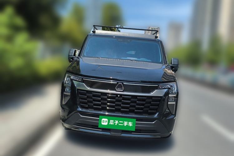 Used Sinotruk Pioneer V 2024 Multi-Function Version 2.0T Automatic Short Wheelbase Low Roof Front